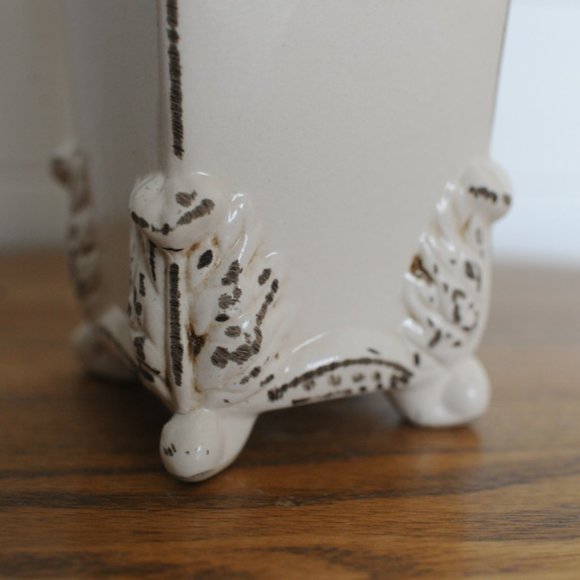 Beige / Distressed flower Vase - Picture 3 of 3